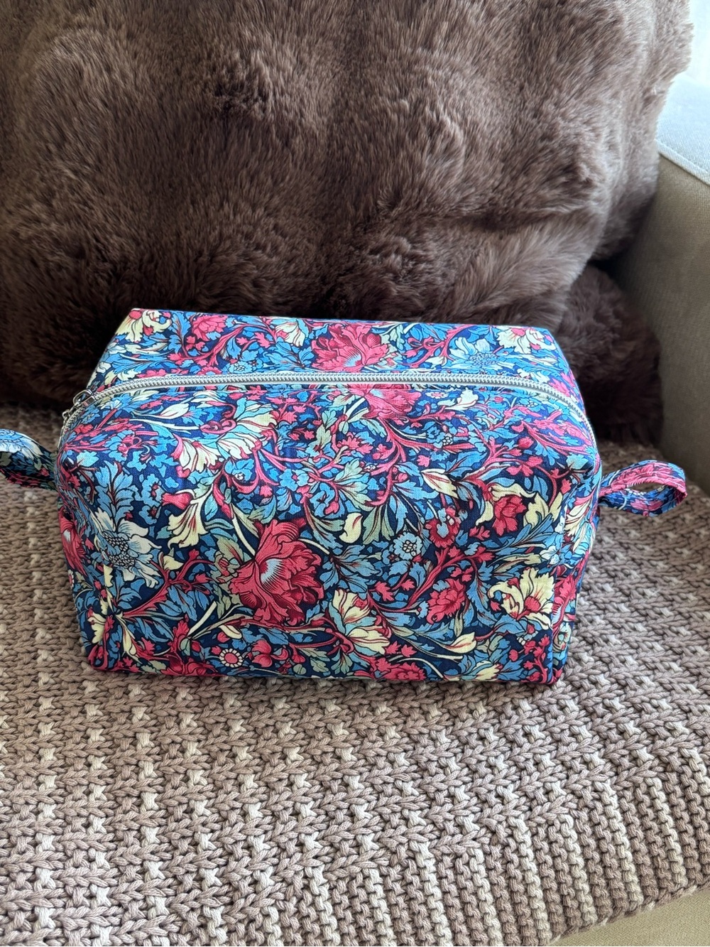 NWT Cosmetic Bag floral print with cream print lining